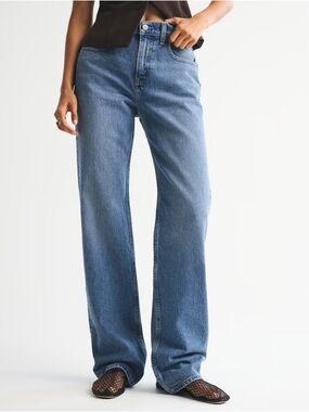 Abercrombie The High Rise 90s Relaxed Jean in Medium Wash - 24 REGULAR